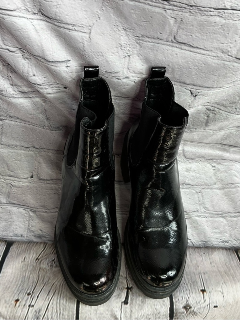 Diba Women’s Black Patent Chelsea Lug Sole Chunky Block Heel Pull On Boots 9.5 - Picture 8 of 14